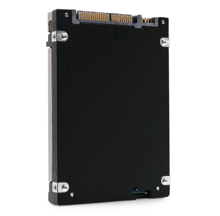 Kioxia CD8-R KCD8XRUG7T68 SDF1E83GEB02T 7.68TB 1 DWPD PCIe Gen 4.0 x4 16GB/s Read Intensive 3D TLC NVMe 1.4 2.5in Solid State Drive
