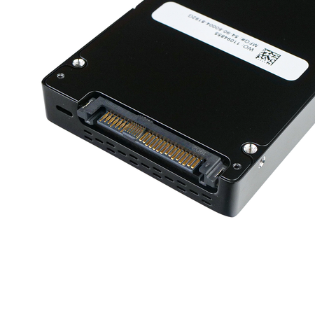 Western Digital Ultrastar DC SN200 HUSMR7676BDP3Y1 0TS1357 7.68TB U.2 NVMe 2.5in SSD, close-up of the U.2 connector