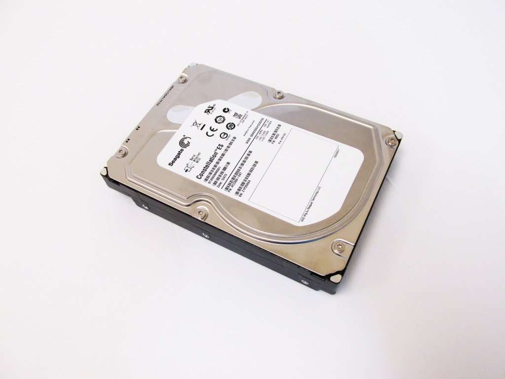 Seagate Cheetah 15K.6 ST3300656FC 300GB 15K RPM FC 4Gb/s 16MB Cache 3.5" Manufacturer Recertified HDD